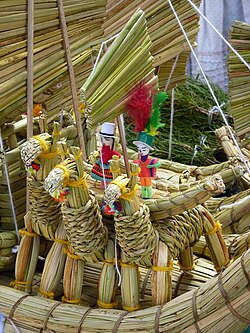 Pequeñas balsas de totora