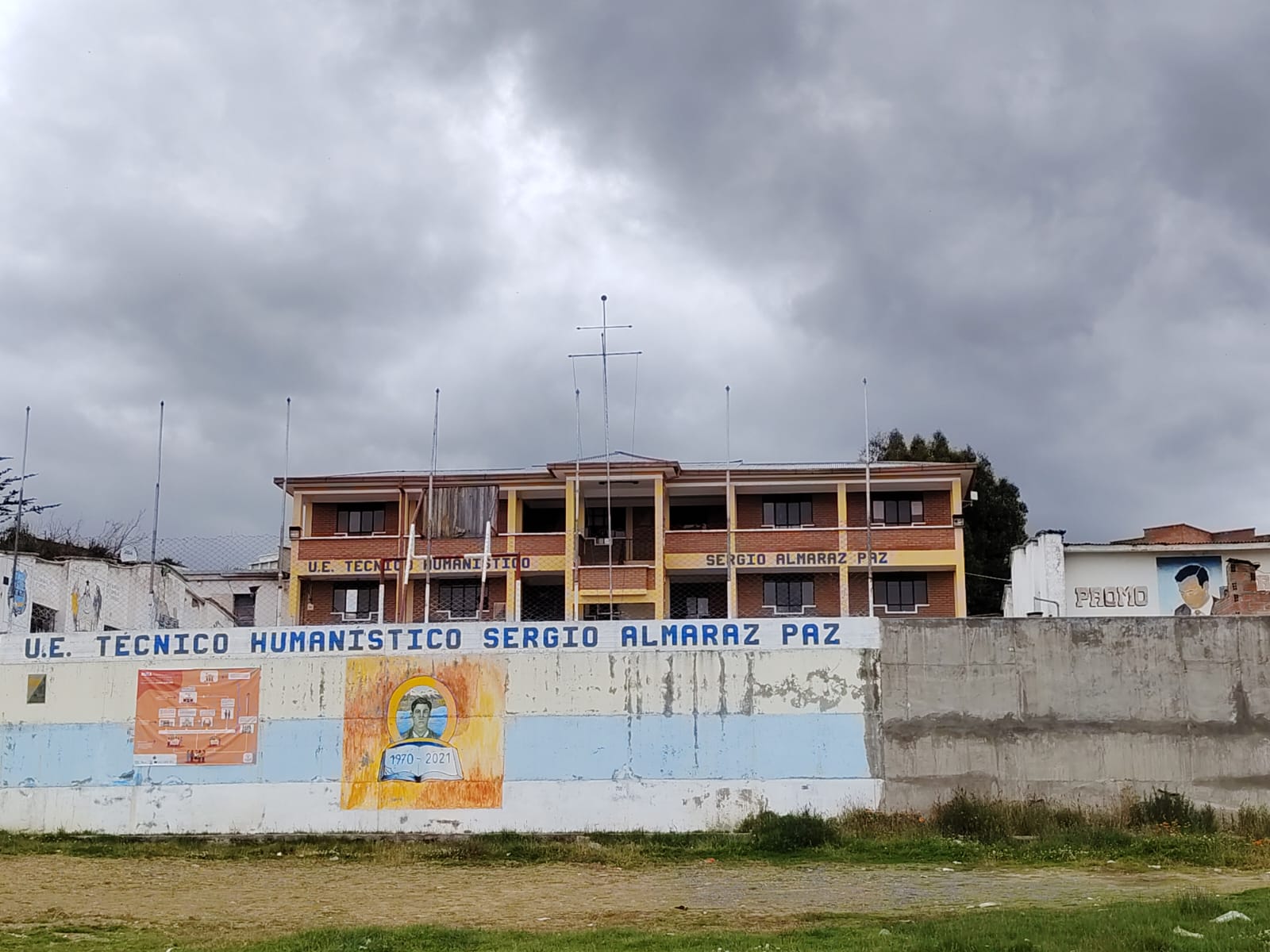 Colegio Compi Tauca - Fachada